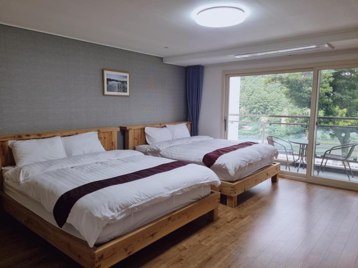 Cheonjiyeon Crystal Hotel مدينة سيوجويبو المظهر الخارجي الصورة
