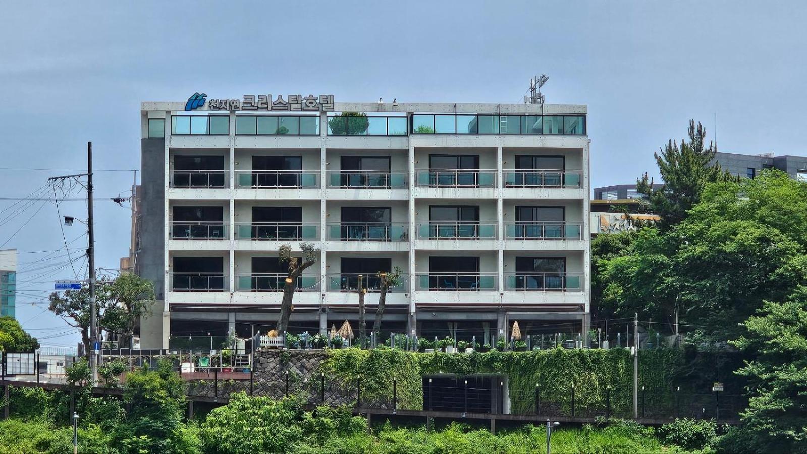 Cheonjiyeon Crystal Hotel مدينة سيوجويبو المظهر الخارجي الصورة