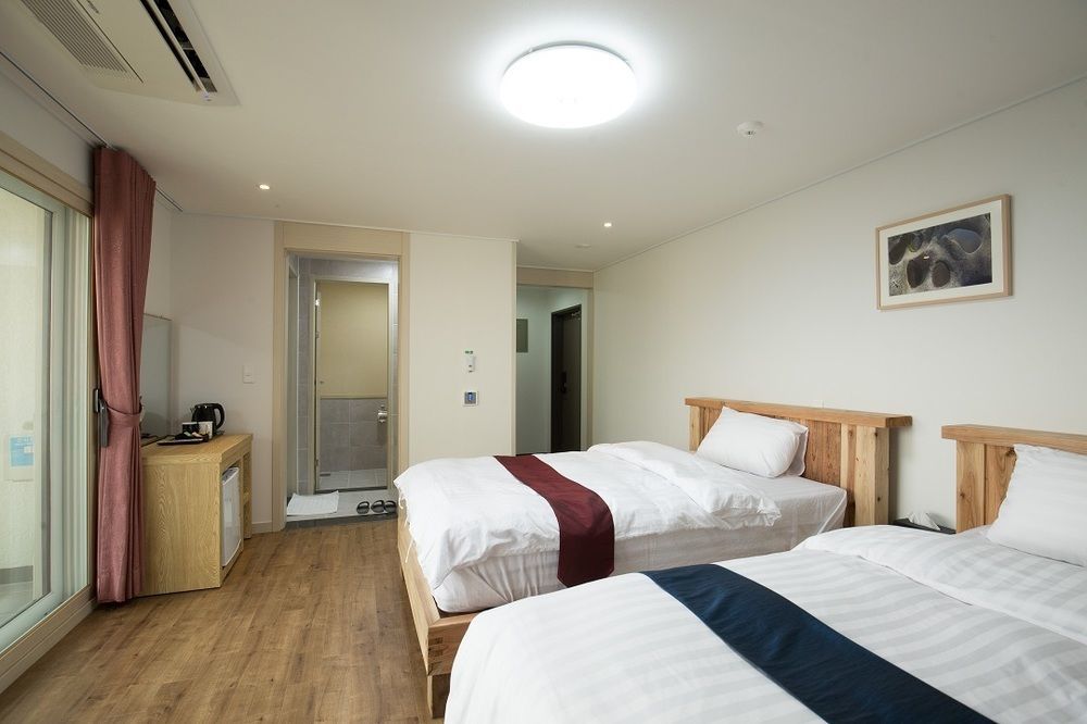 Cheonjiyeon Crystal Hotel مدينة سيوجويبو المظهر الخارجي الصورة