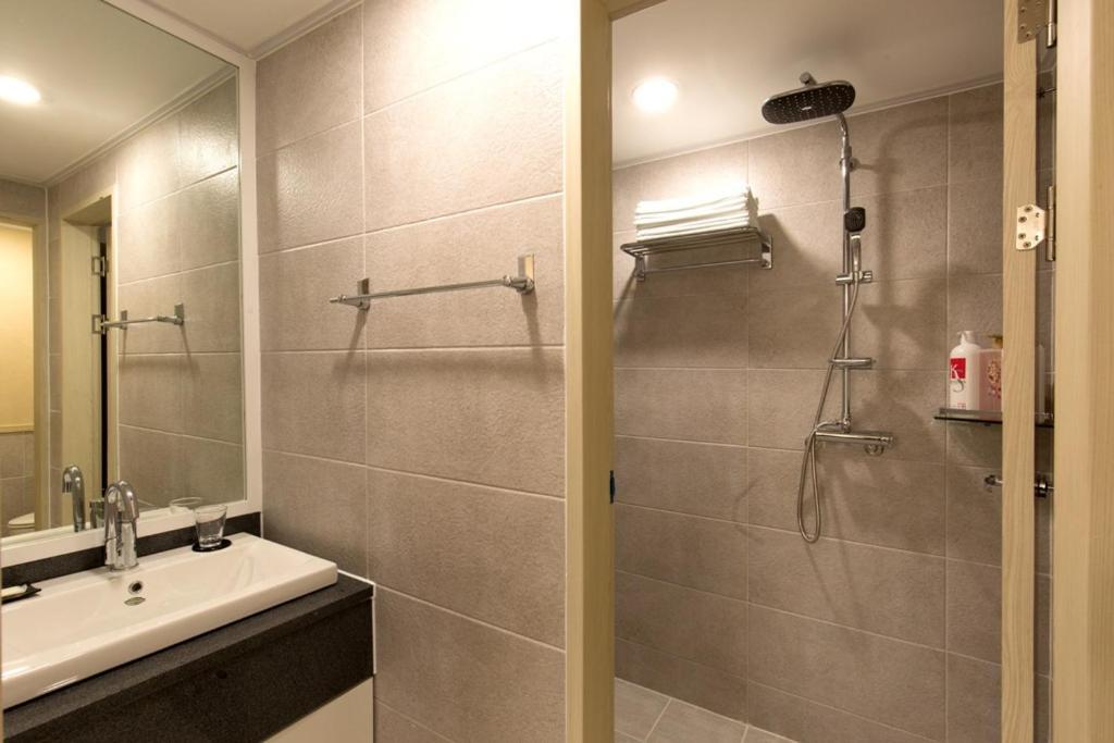 Cheonjiyeon Crystal Hotel مدينة سيوجويبو المظهر الخارجي الصورة